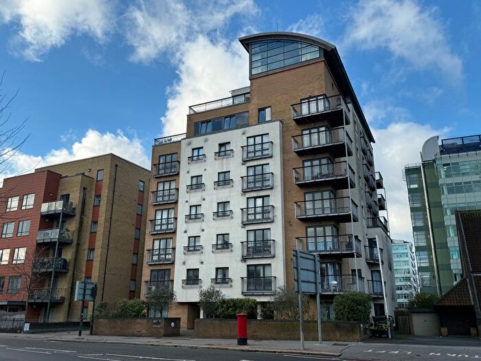 2 Bedroom Flat To Rent In Park Lane, Croydon, CR0