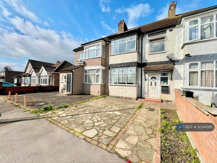 3 Bedroom Terraced House To Rent In Lower Mardyke Avenue, Rainham, RM13