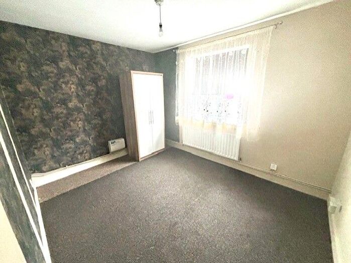 3 Bedroom Flat To Rent In Stortford Street, Grimsby, DN31