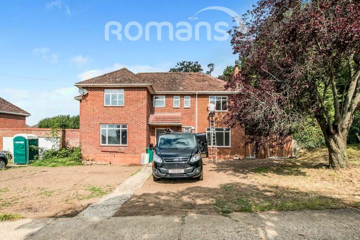 4 Bedroom Detached House To Rent In Coningham Road, RG2