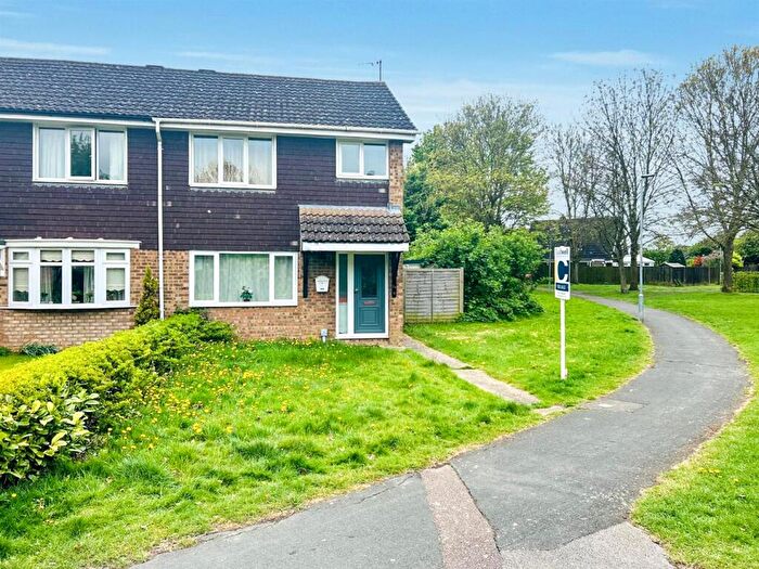 3 Bedroom Semi-Detached House For Sale In Collins Walk, Newport Pagnell, MK16