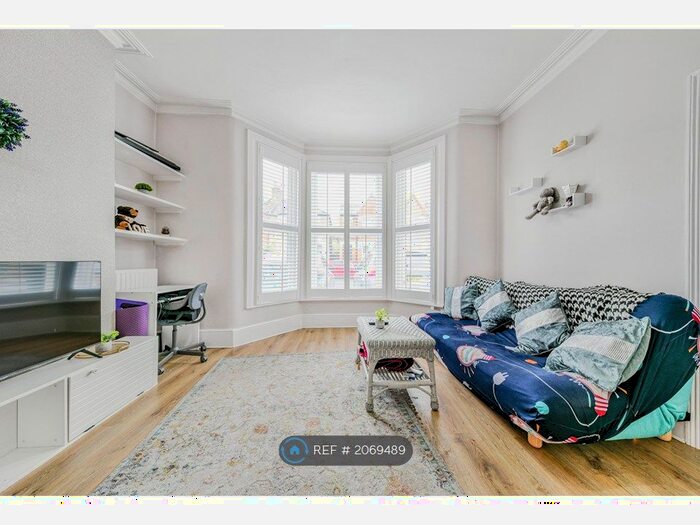 1 Bedroom Flat To Rent In Minard Road, London, SE6