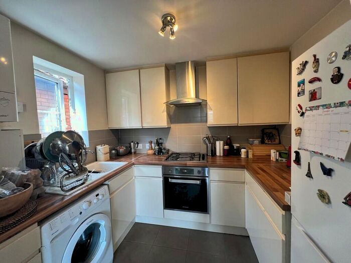 1 Bedroom Apartment To Rent In Kiver Road, London, N19