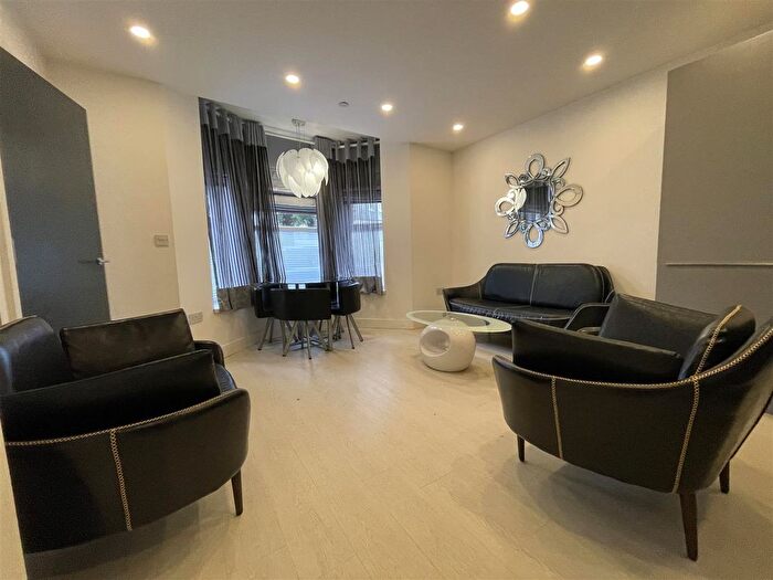 1 Bedroom Flat To Rent In Richmond Parc, Richmond Road, Cardiff, CF24