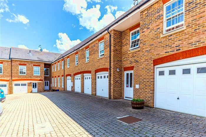 2 Bedroom Flat For Sale In Manor Street, Berkhamsted, Hertfordshire, HP4