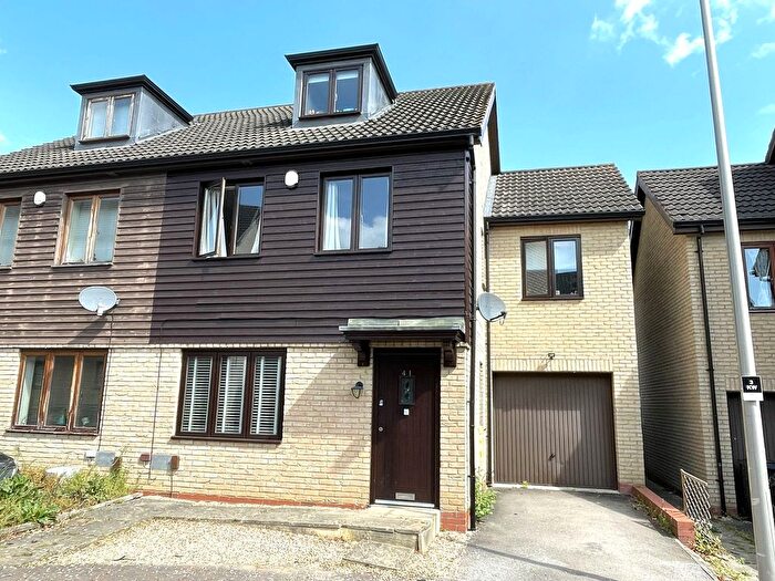 5 Bedroom Semi-detached House For Sale In Kelling Way, Broughton, Milton Keynes, Buckinghamshire., MK10