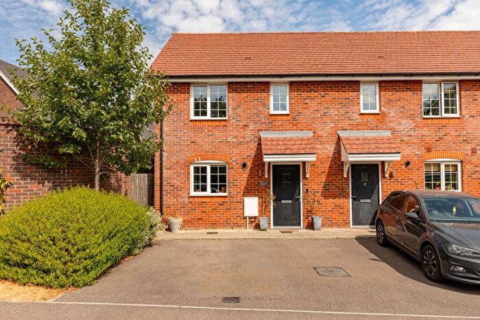 2 Bedroom End Of Terrace House For Sale In Geranium Close, Crawley, RH10