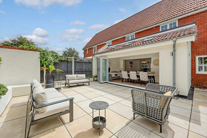 3 Bedroom Semi-Detached House For Sale In Pandan Close, Chelmsford, CM2