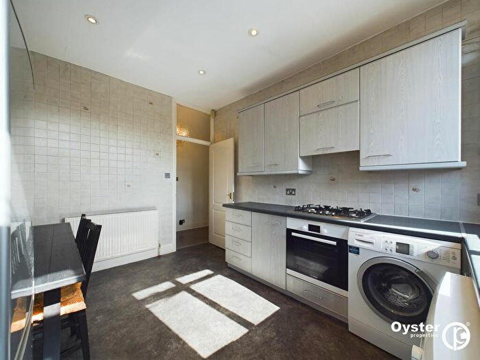 2 Bedroom Flat To Rent In Sussex Ring, London, N12
