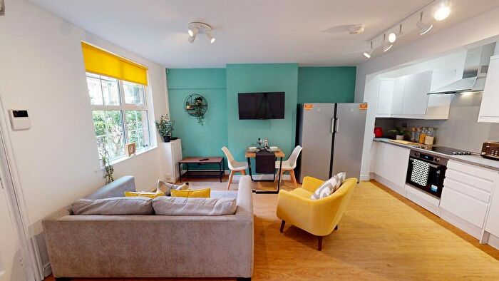 4 Bedroom Cottage To Rent In Peoples Hall Cottage, Hockley, NG1