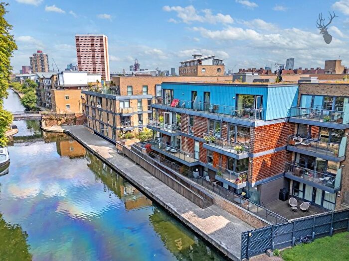2 Bedroom Flat For Sale In New Gun Wharf, Bow, E3