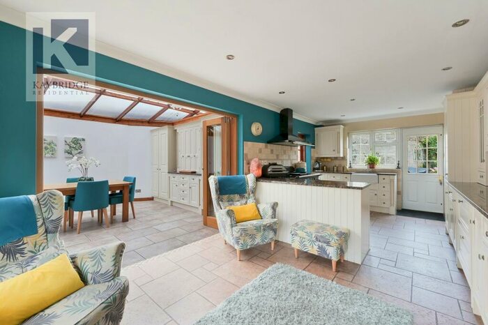 5 Bedroom Detached House For Sale In Chatsfield, Epsom, KT17