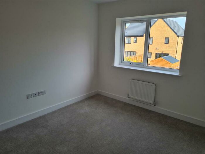 3 Bedroom House To Rent In Pond Close, Doncaster, DN4