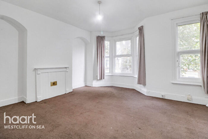 2 Bedroom Flat For Sale In Napier Avenue, Southend-on-Sea, SS1