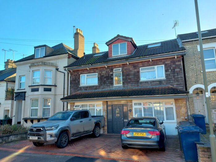 1 Bedroom Flat To Rent In Victoria Road, EN4