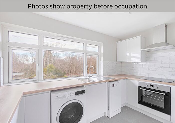 2 Bedroom Maisonette For Sale In High Street, Southgate, N14