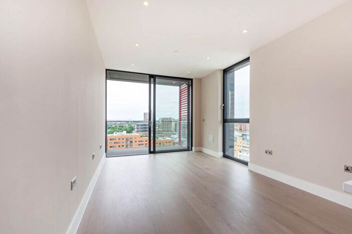 2 Bedroom Flat To Rent In Gwynne Road, Battersea, London, SW11