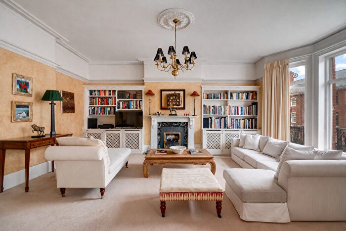 4 Bedroom Flat To Rent In Drayton Gardens, SW10
