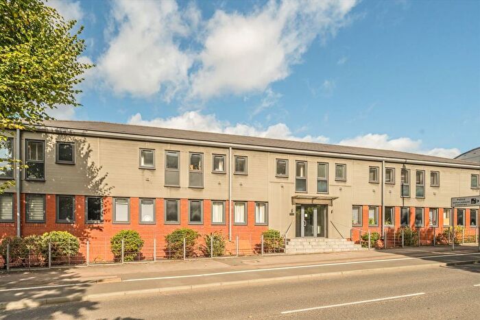 1 Bedroom Flat For Sale In Kingston Hill, Kingston Upon Thames, KT2