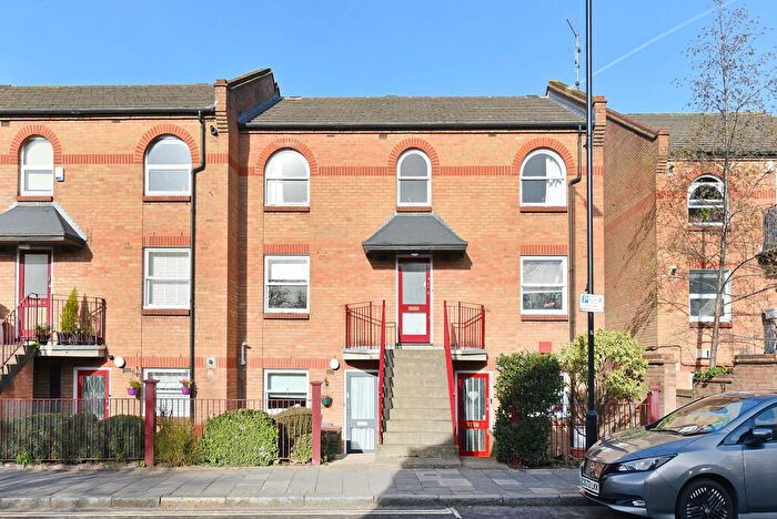 2 Bedroom Maisonette To Rent In Victoria Park Road, London., E9