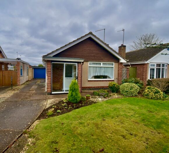 2 Bedroom Detached Bungalow To Rent In Brockwood Close, Northampton NN5