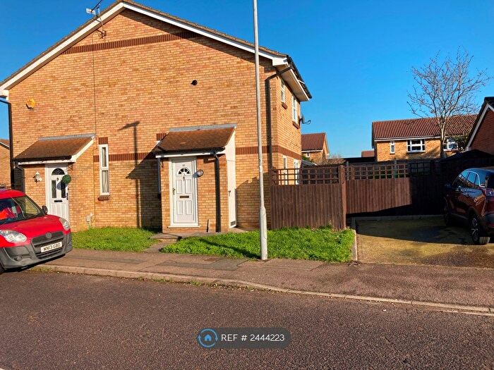 1 Bedroom Semi-Detached House To Rent In Rochford Drive, Luton, LU2