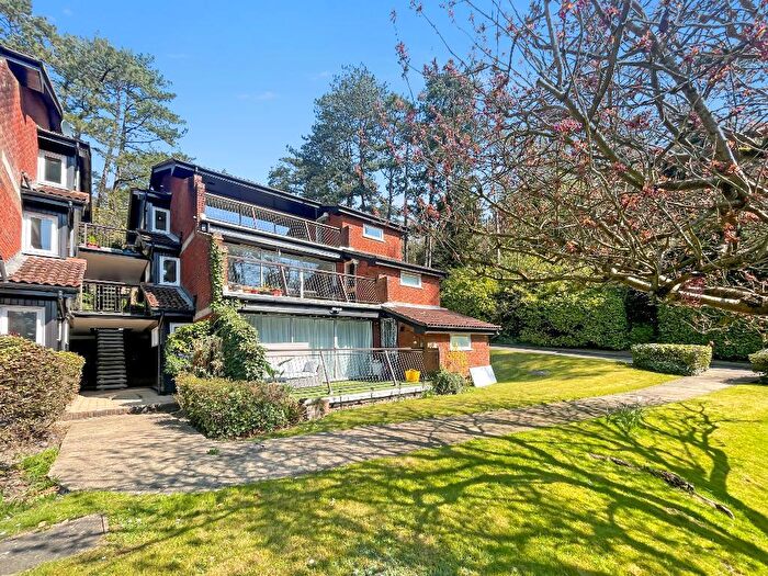 3 Bedroom Apartment For Sale In Succombs Hill, Warlingham, Surrey, CR6