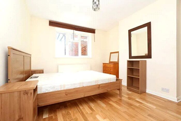 2 Bedroom Flat To Rent In Wilton Court, Wilton Road, London, N10