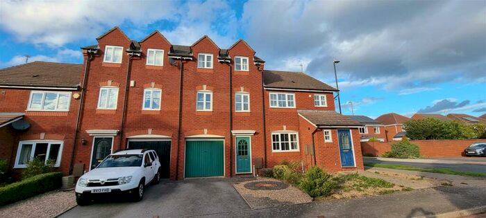 3 Bedroom Town House To Rent In Falstaff Grove, Warwick, CV34