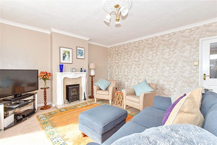 3 Bedroom Maisonette For Sale In Rails Lane, Hayling Island, Hampshire, PO11