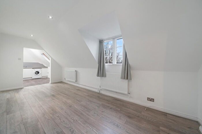 1 Bedroom Flat To Rent In Widecombe Court, Lyttelton Road, Hampstead Garden Suburb, N2
