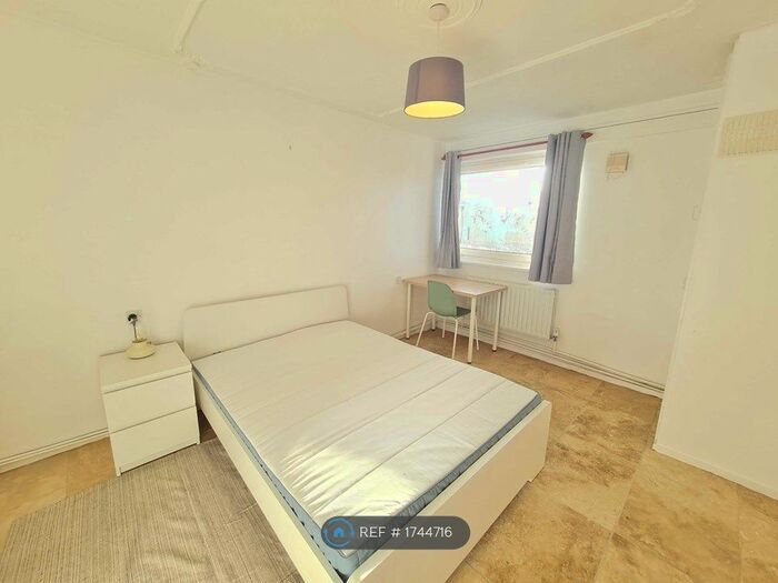 2 Bedroom Flat To Rent In Weir Road, London, SW12