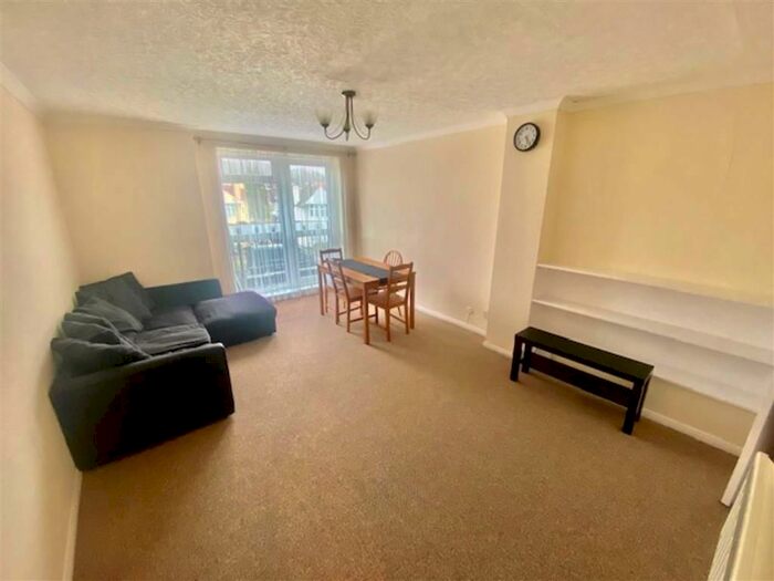 3 Bedroom Flat To Rent In Kenton Lane, Harrow HA3