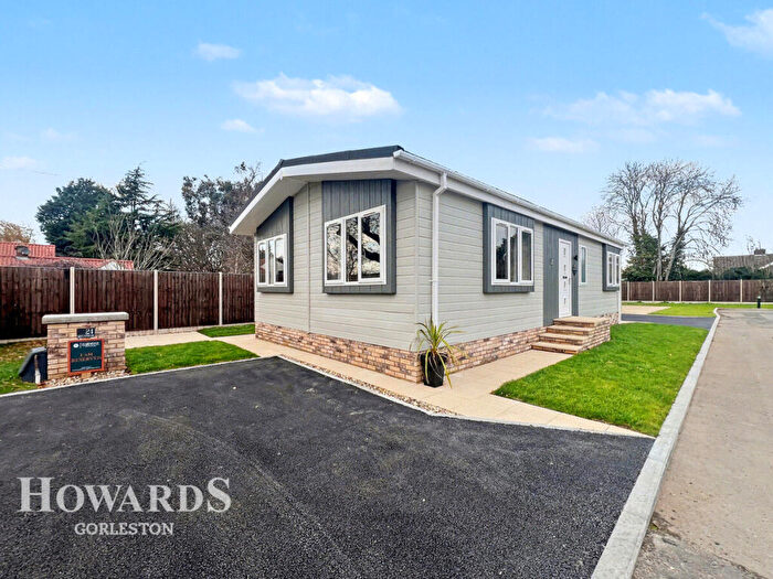 2 Bedroom Park Home For Sale In Belton Country Park, Belton, NR31