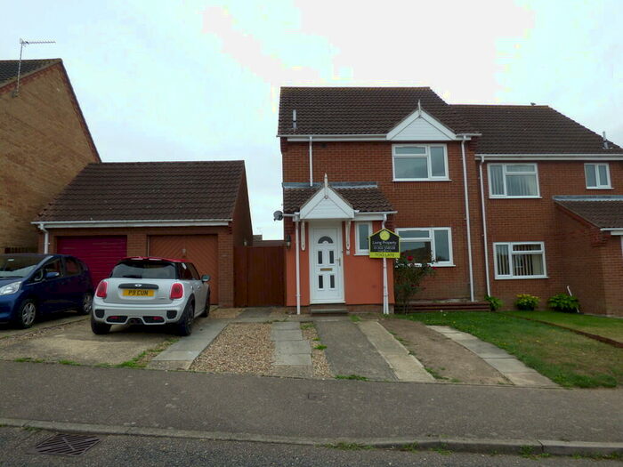 3 Bedroom Semi-Detached House To Rent In Meadowvale Close, Beccles, NR34