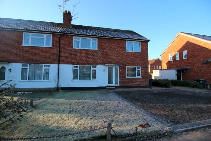 2 Bedroom Ground Maisonette To Rent In Fairlawns, RH6