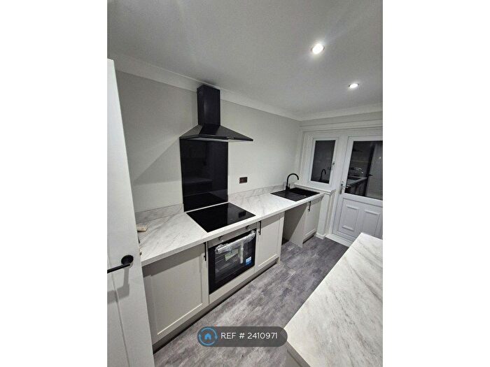 2 Bedroom Flat To Rent In Carron Place, Glasgow, G22