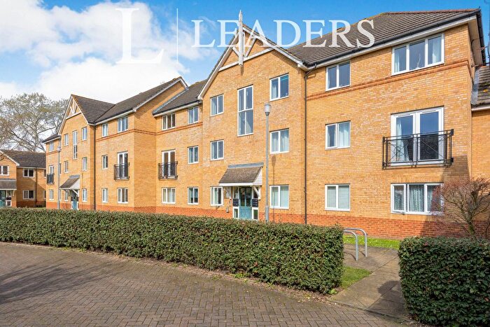 2 Bedroom Flat To Rent In Woodlands Close, GU1