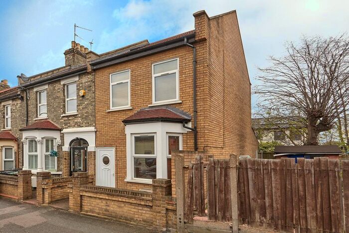 3 Bedroom End Of Terrace House To Rent In Kenilworth Avenue, London, E17