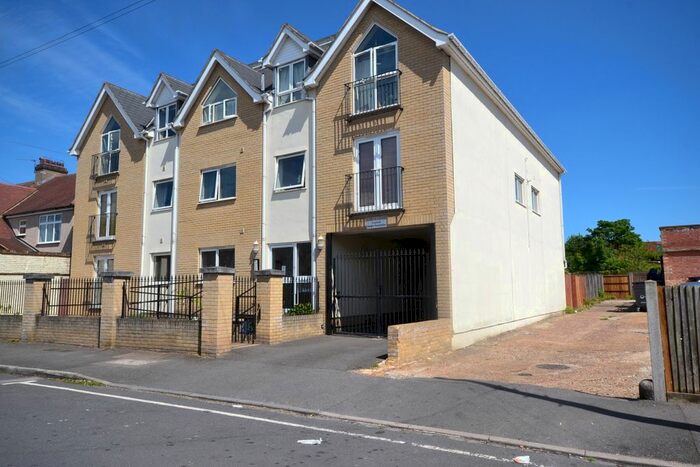 2 Bedroom Flat To Rent In Braemar Gardens, West Wickham BR4