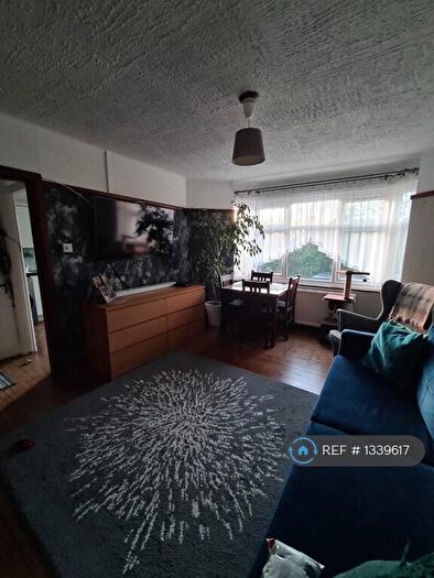 2 Bedroom Maisonette To Rent In Highfield Avenue, London, NW9