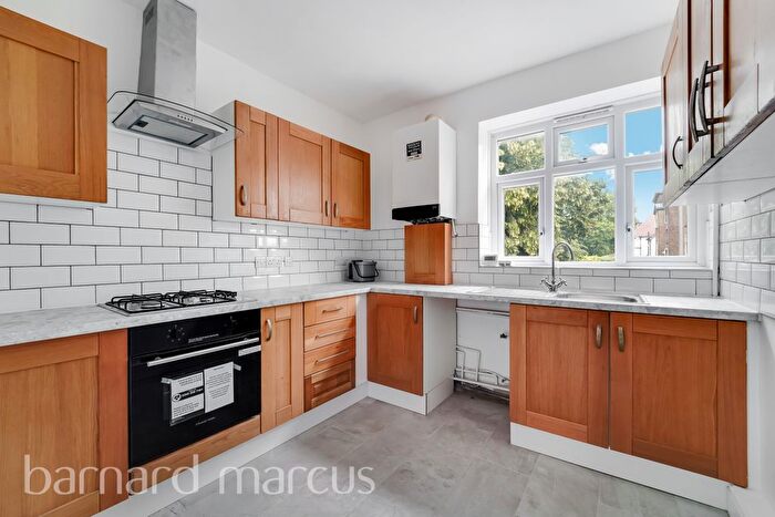 3 Bedroom Flat To Rent In Fayland Avenue, Streatham, SW16