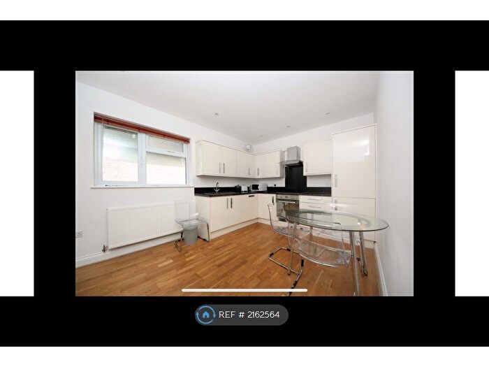 3 Bedroom Flat To Rent In Gunnersbury Avenue, London, W5