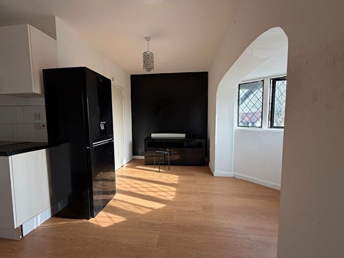 1 Bedroom Flat To Rent In Pollards Hill West, London, SW16