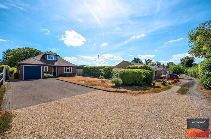 4 Bedroom Bungalow For Sale In Fox Lane, Oakley, RG23