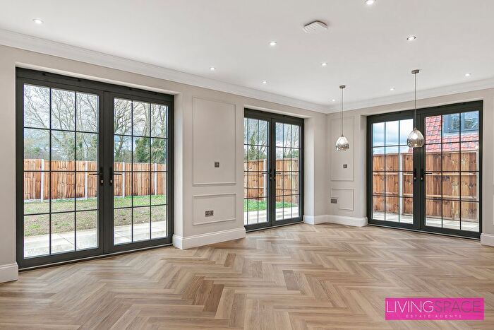 3 Bedroom Detached House For Sale In Barley Close, St Albans, AL4