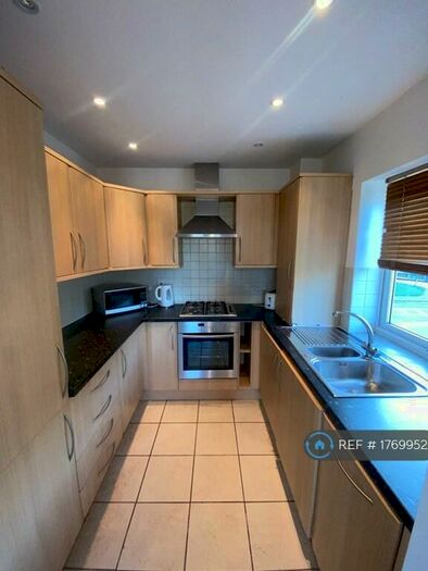 2 Bedroom Flat To Rent In Gloucester Court, Hatfield, AL10