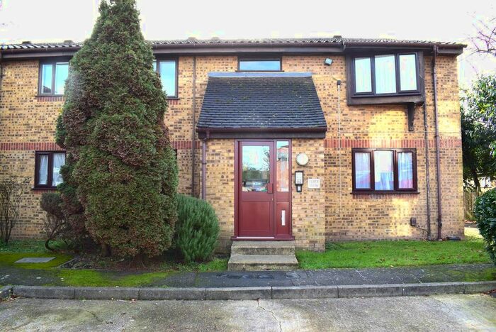 1 Bedroom Flat To Rent In Clay Court, Waverley Road, Walthamstow, E17