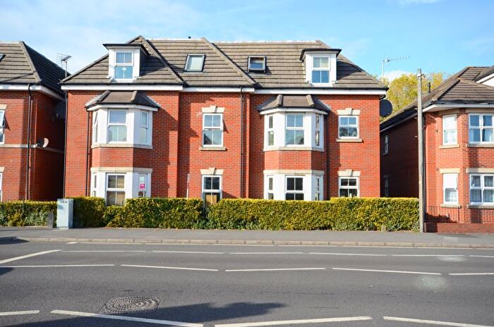2 Bedroom Flat For Sale In Holdenhurst Road, Bournemouth, BH8