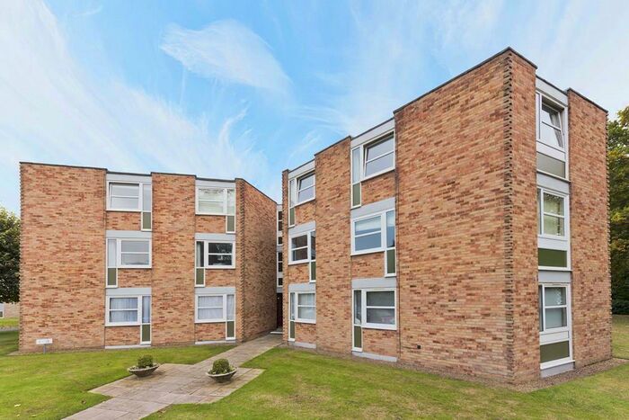 2 Bedroom Flat To Rent In Heathside, Hanger Hill, KT13